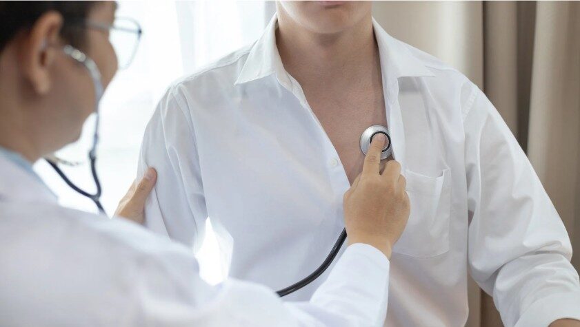 Dr checking heart / pulse